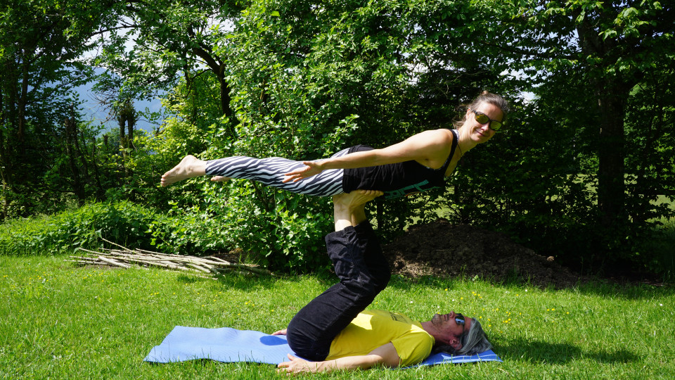 -	Leg Presses und drehen: Die Base dreht den Flieger, beugt die Knie, dreht zur anderen Seite und streckt die Beine wieder. 